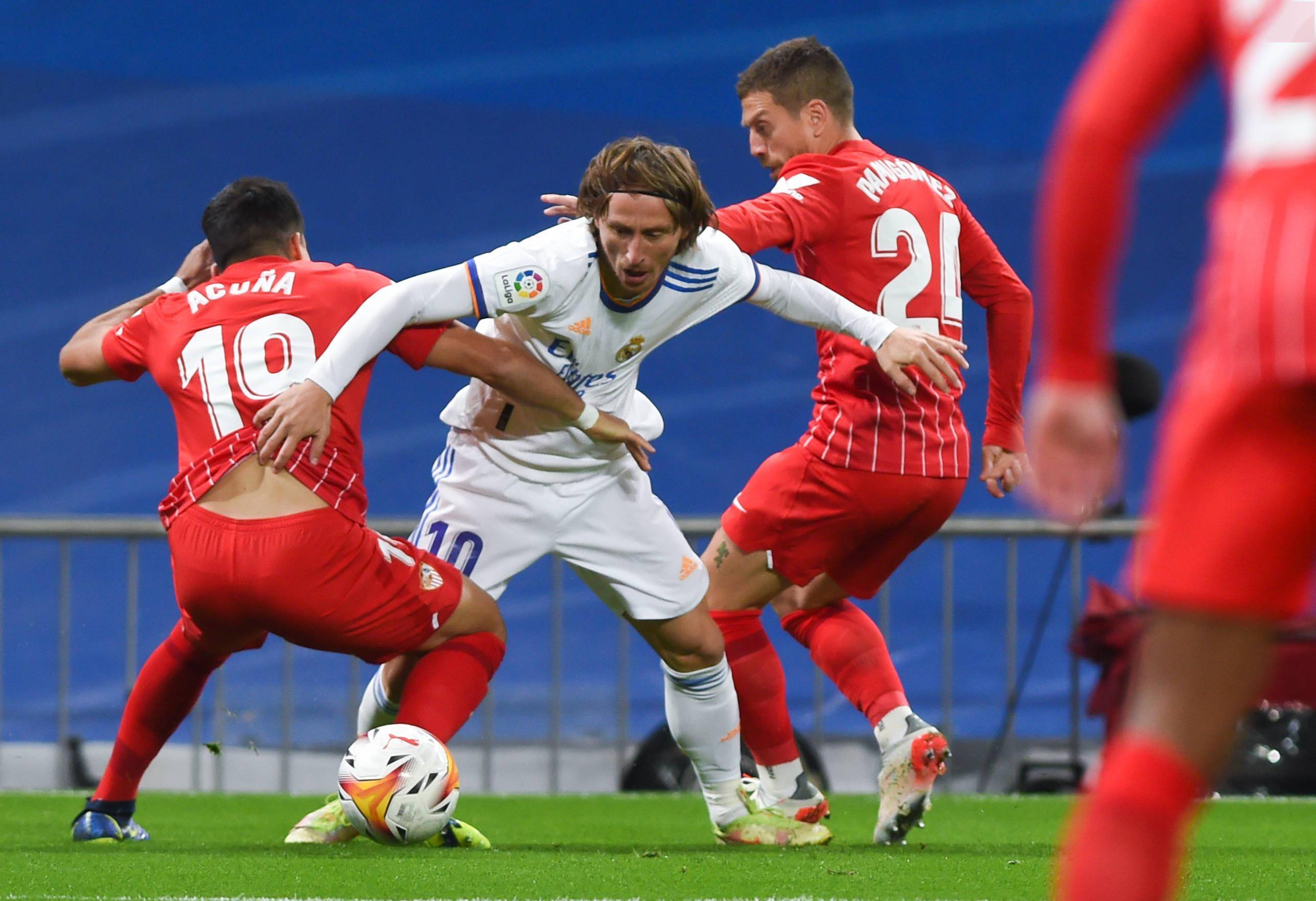 塞维利亚逆转波兰，莫德里奇完成帽子戏法