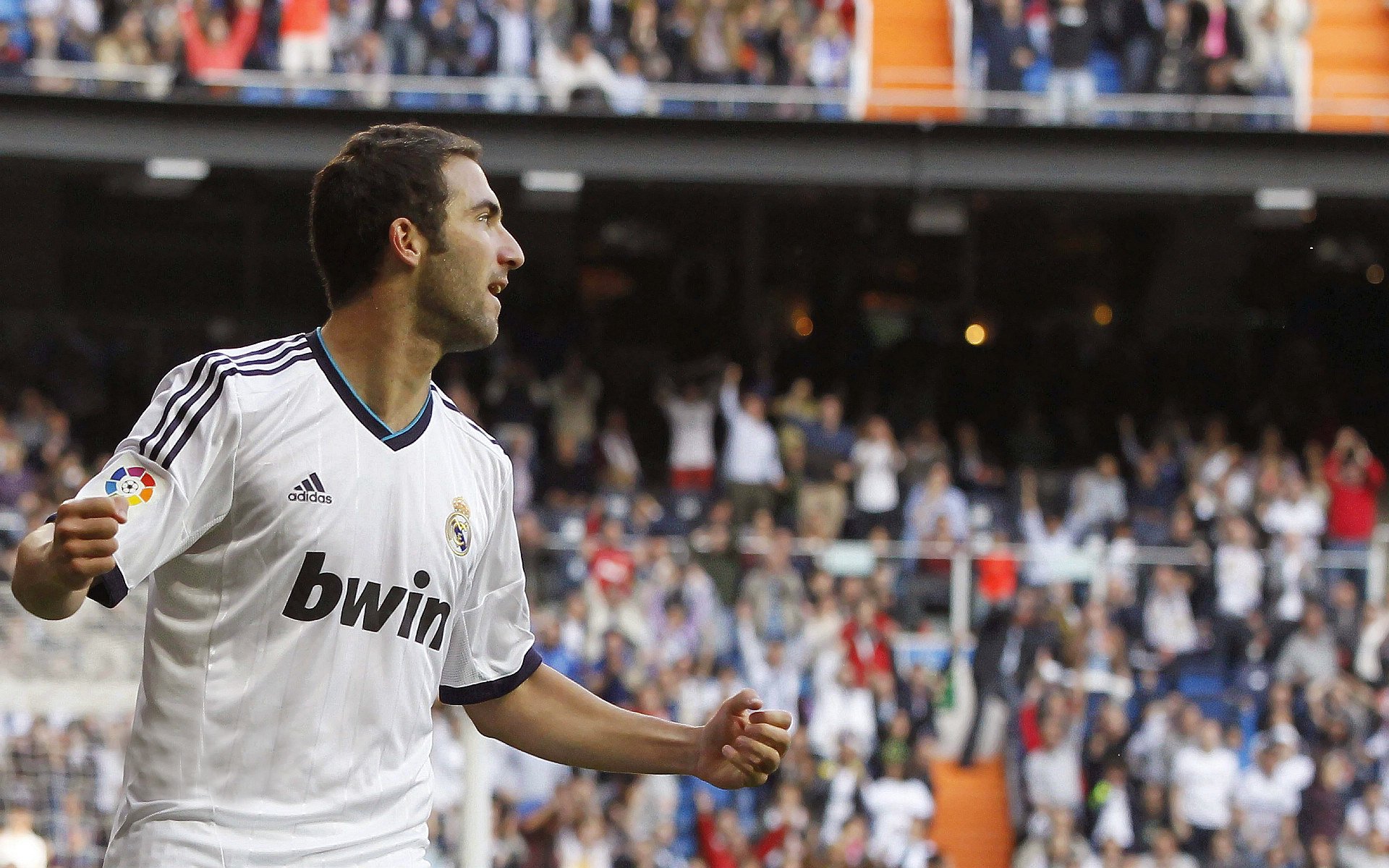 舞台的魔法，布雷默的传奇与巴拉圭终结冰岛的神话