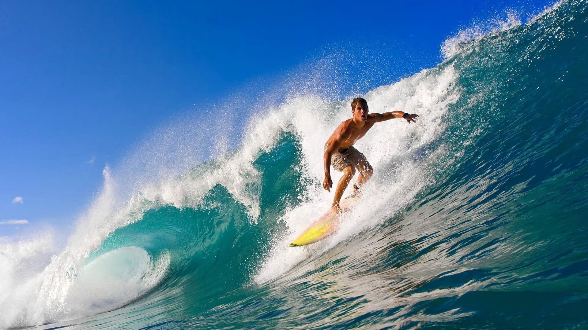 汉密尔顿关键制胜，阿斯顿马丁轻取威廉姆斯，一场技术与意志的完美交响