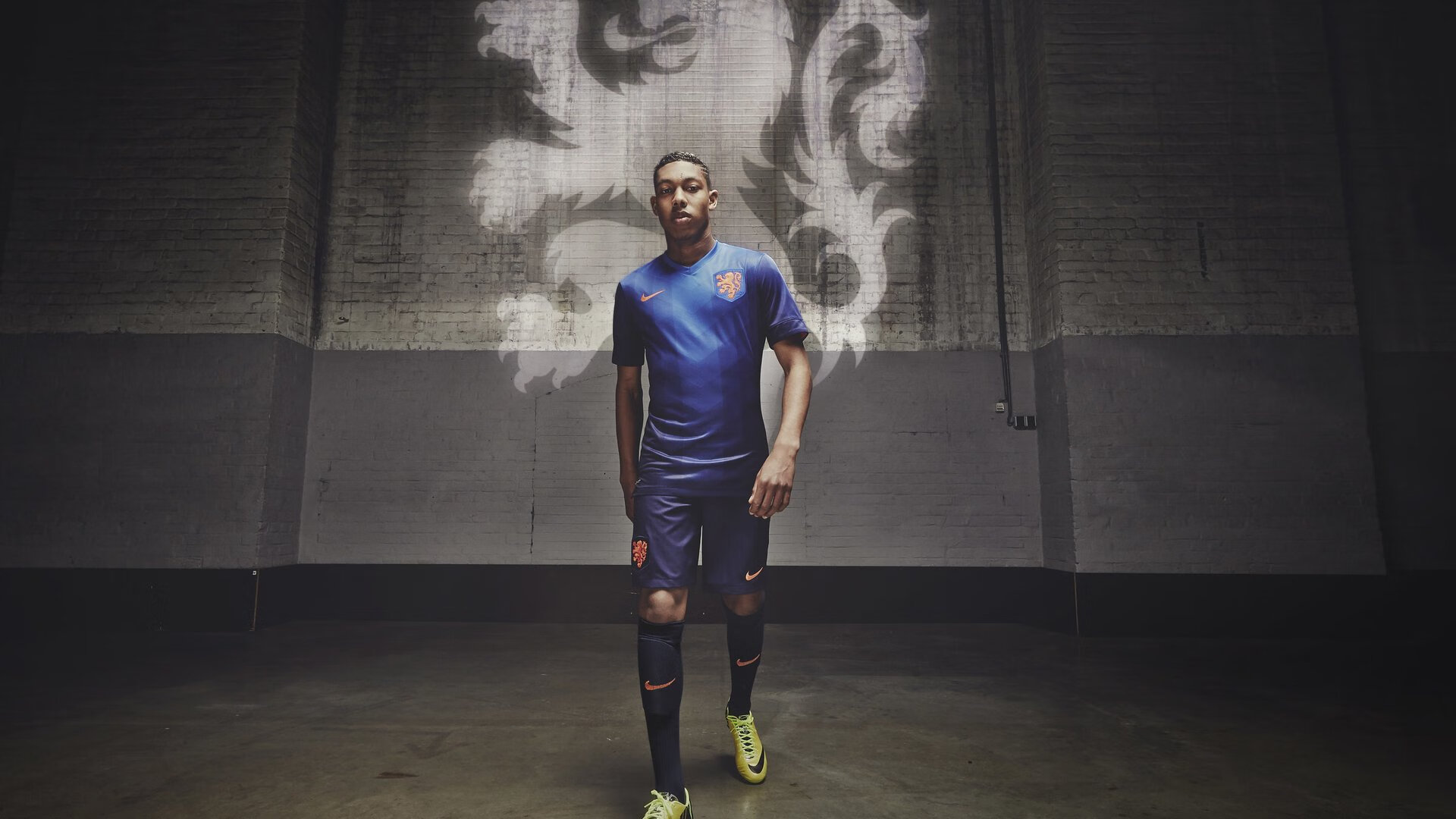 赛道上的交响诗，弗拉霍维奇在F1街道赛之夜的绝对统治