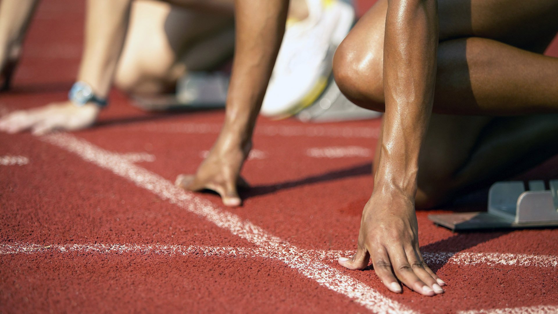 霍勒迪击碎丹佛高原的最后一口气，当爵士用防守提前终结悬念