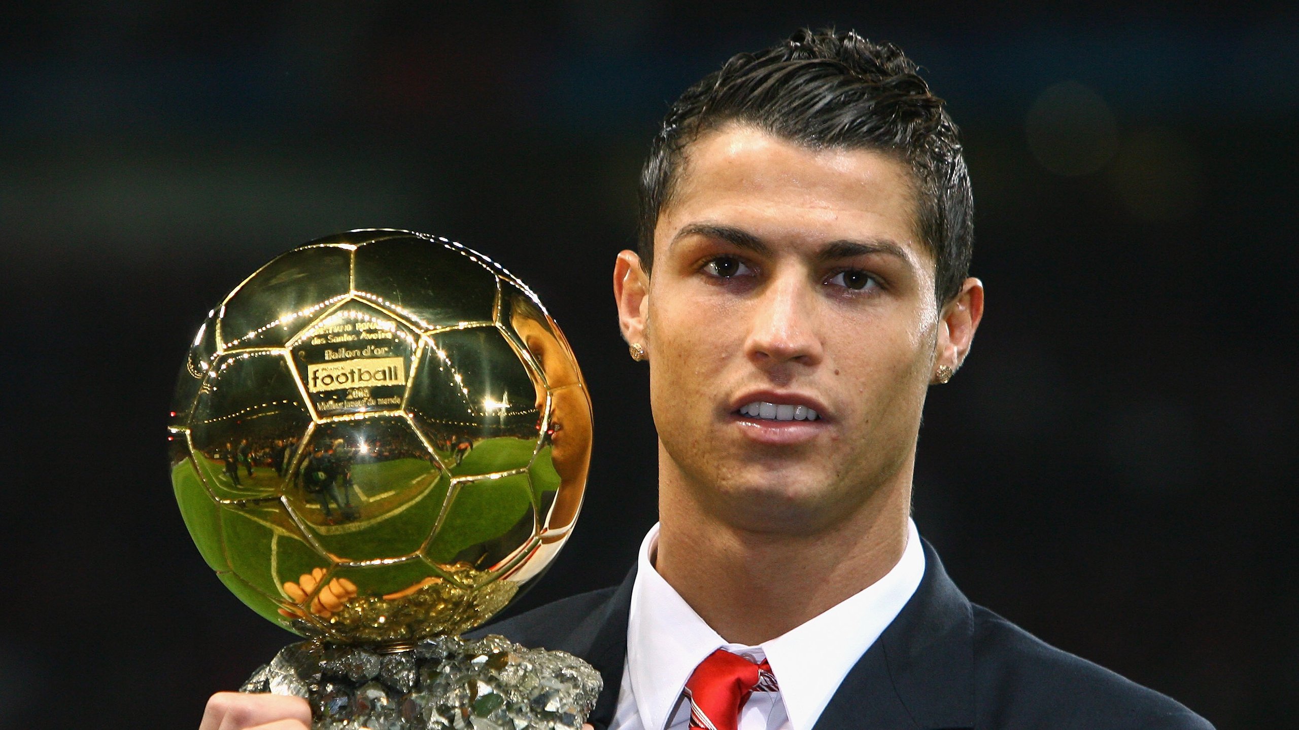 当卡马文加爆发遇上佛罗伦萨绝杀，一场跨越时空的足球叙事